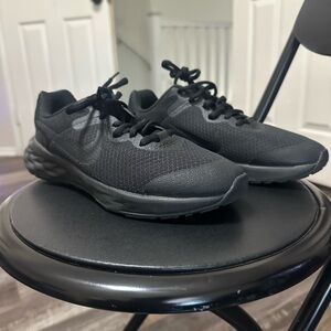 Black Athletic Nike shoes 👟…….